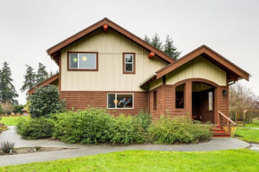 11 Mi to Olympic National Park Home with Deck!